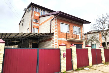 Дом, 270 м², 3 эт.