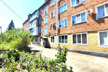 2-к квартира, 42 м², 1/4 эт.