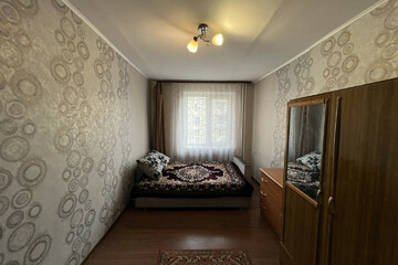 Комната, (всего 4 ком.), 12 м², 4/5 эт.