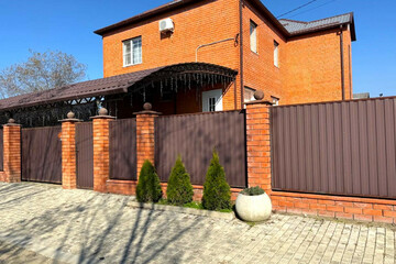 Дом, 305 м², 2 эт.