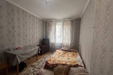 Комната, (всего 4 ком.), 12,1 м², 2/5 эт.