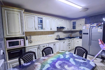 4-к квартира, 70 м², 1/1 эт.